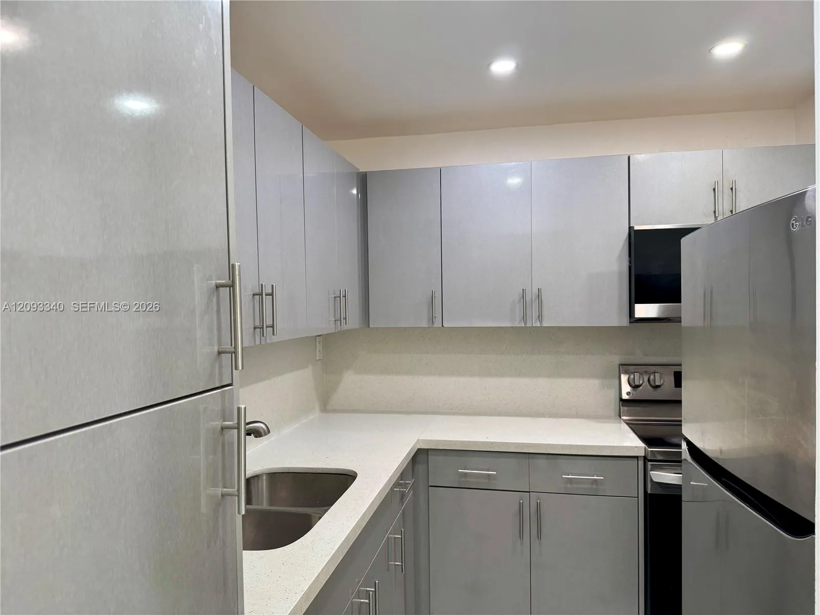 En Renta 4675 W 18th Court 501, Hialeah, FL 33012, Hialeah, FL 33012