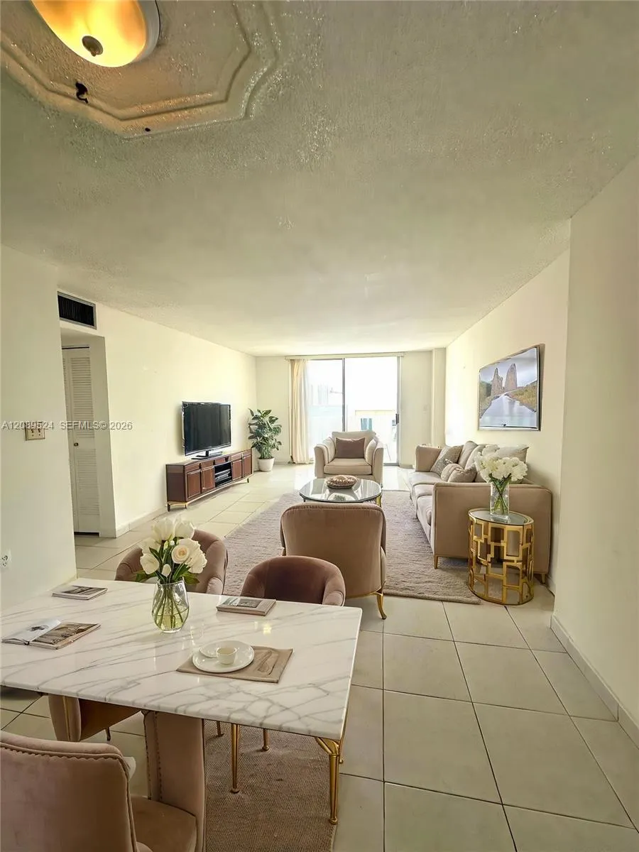 En Renta 4675 W 18th Court 801, Hialeah, FL 33012, Hialeah, FL 33012
