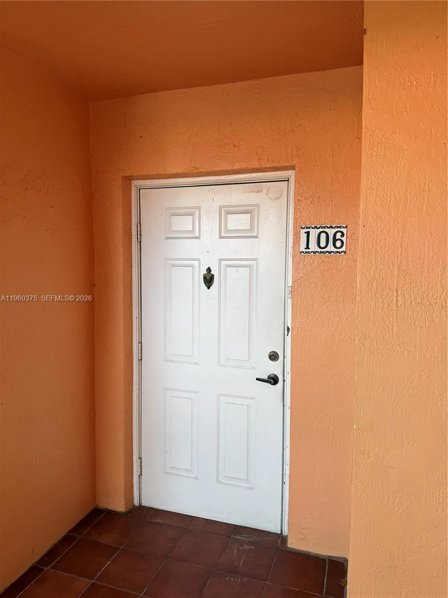 Foto de propiedad en 4677 NW 9th Street 106, Miami, FL 33126 Miami con MLS# 