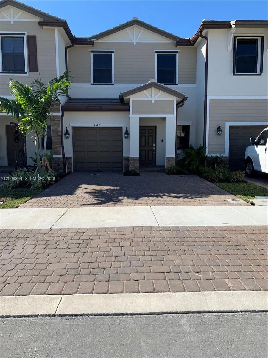 Foto de propiedad en 4681 Caspian Way 4681, Davie, FL 33314 Davie con MLS# 
