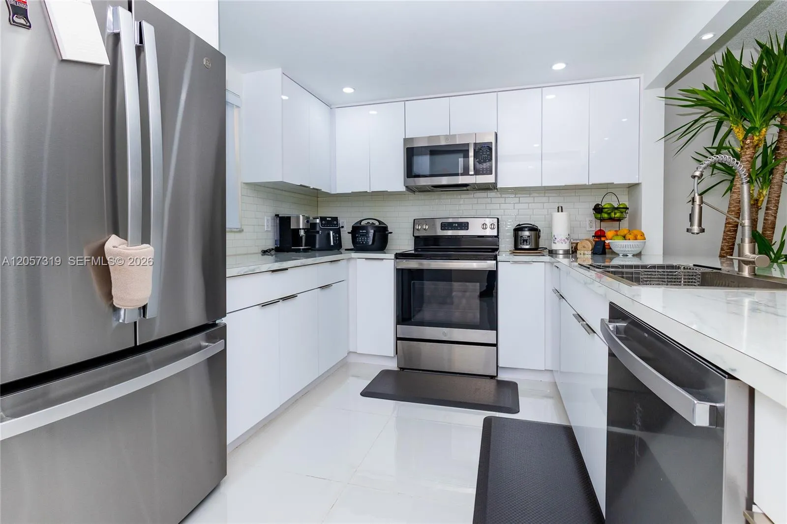 Foto de propiedad en 469 N Pine Island Road B308, Plantation, FL 33324 Plantation con MLS# 