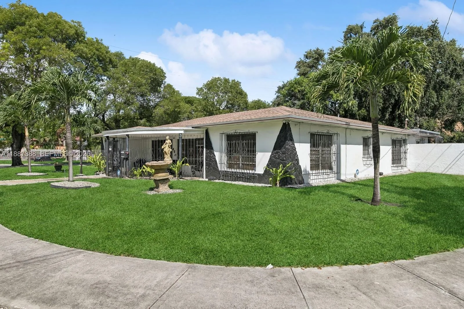 Foto de propiedad en 469 NW 69th Street, Miami, FL 33150 Miami con MLS# 