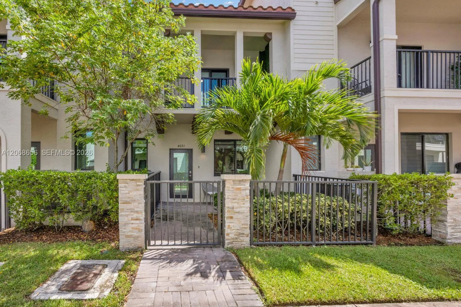 Foto de propiedad en 4691 NW 83rd Parkway, Doral, FL 33166 Doral con MLS# 