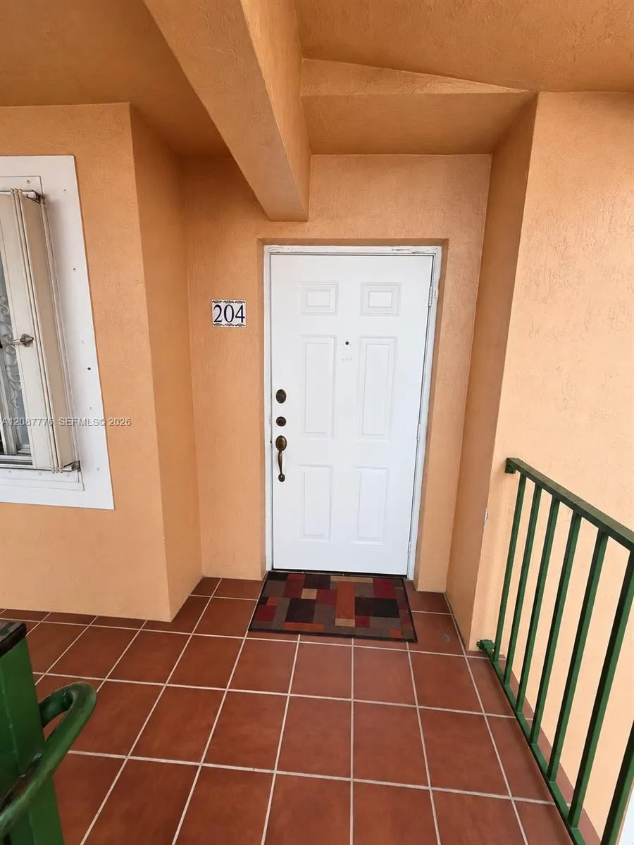 En Renta 4691 NW 9th Street 204, Miami, FL 33126, Miami, FL 33126