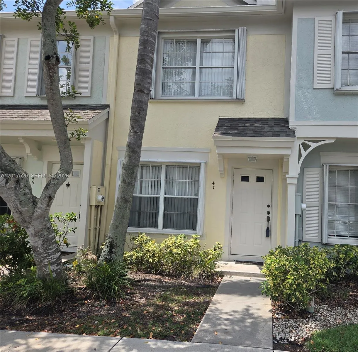 Foto de propiedad en 47 Simonton Circle, Weston, FL 33326 Weston con MLS# 