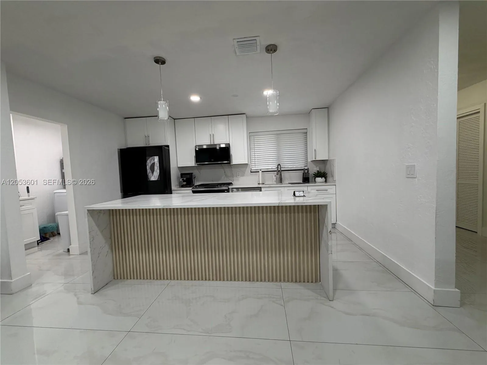 Foto de propiedad en 4700 NW 1st Court, Plantation, FL 33317 Plantation con MLS# 