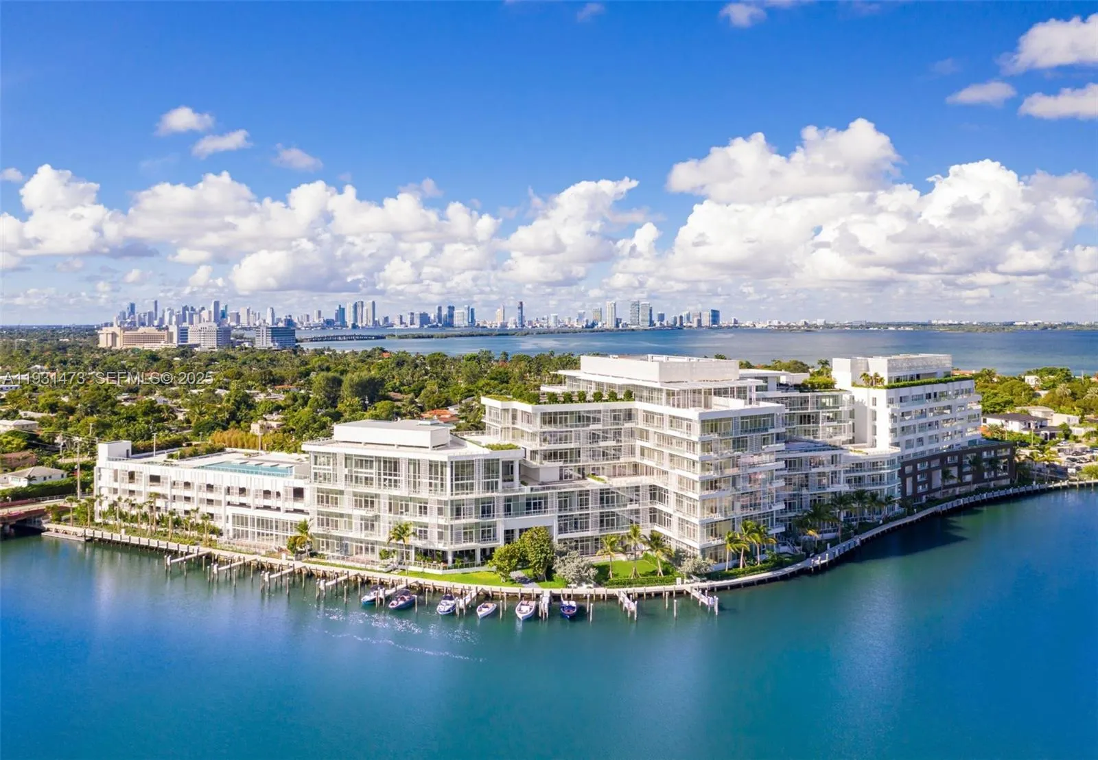 Foto de propiedad en 4701 N Meridian, Miami Beach, FL 33140 Miami Beach con MLS# 