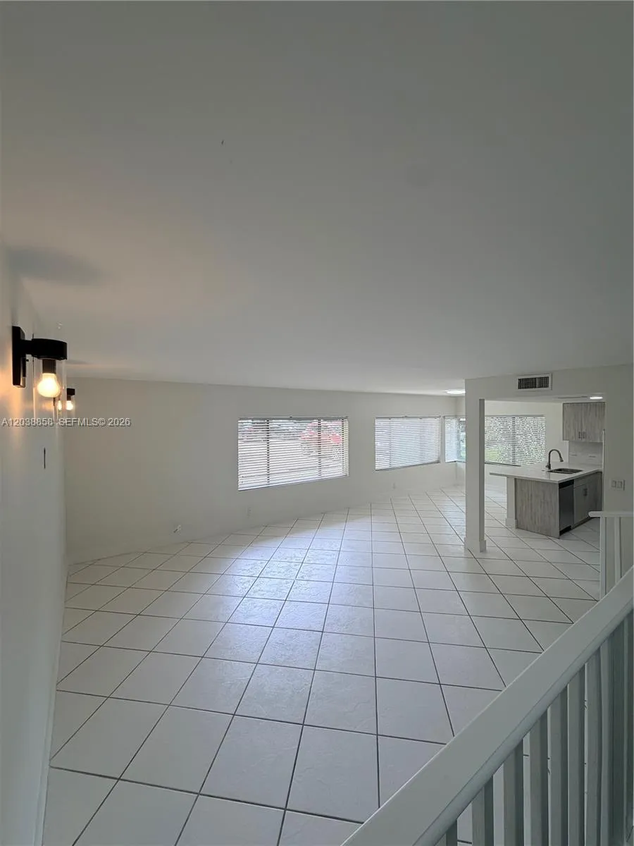 Foto de propiedad en 4705 SW 62nd Avenue 104, Davie, FL 33314 Davie con MLS# 
