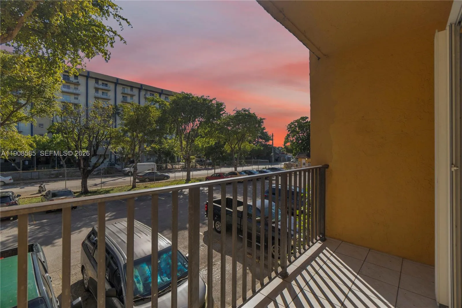 Foto de propiedad en 4709 NW 7th Street 204-9, Miami, FL 33126 Miami con MLS# 