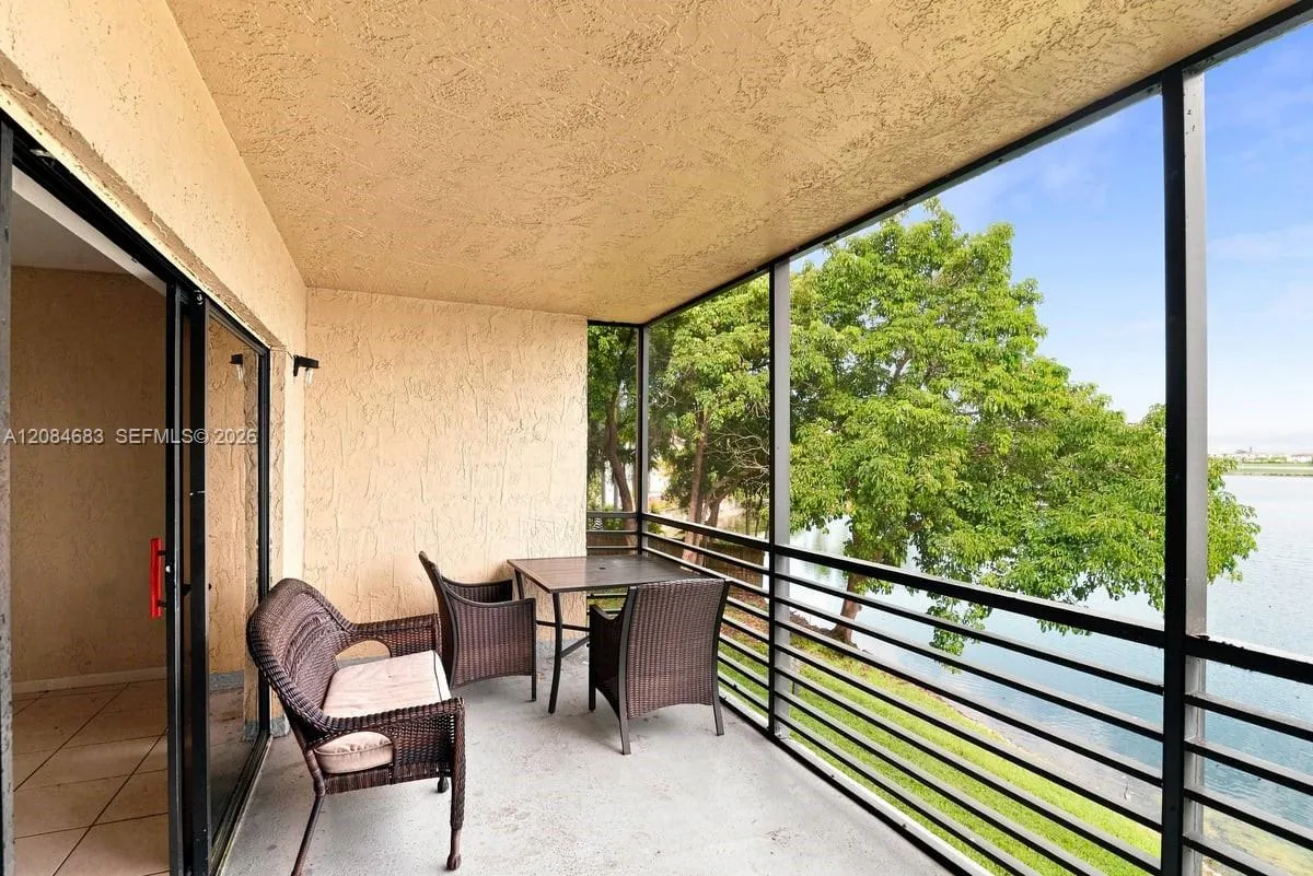 En Renta 471 Ives Dairy Road 202-3, Miami, FL 33179, Miami, FL 33179