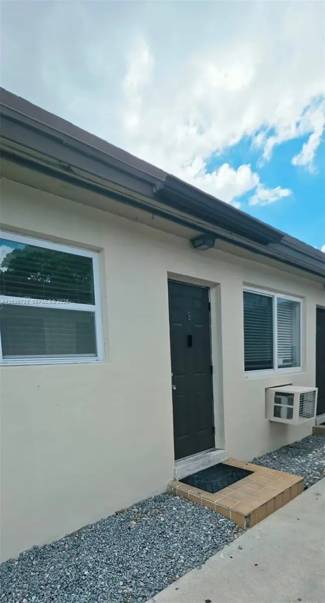En Renta 4710 NW 6th Street 9, Miami, FL 33126, Miami, FL 33126