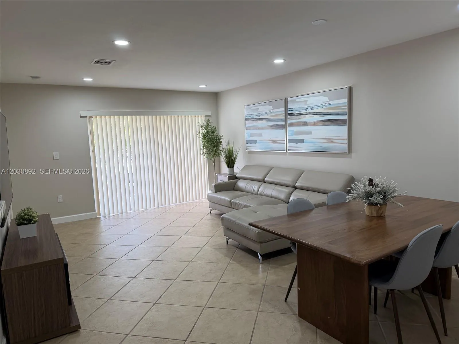 Foto de propiedad en 4712 NW 114th Avenue 202, Doral, FL 33178 Doral con MLS# 