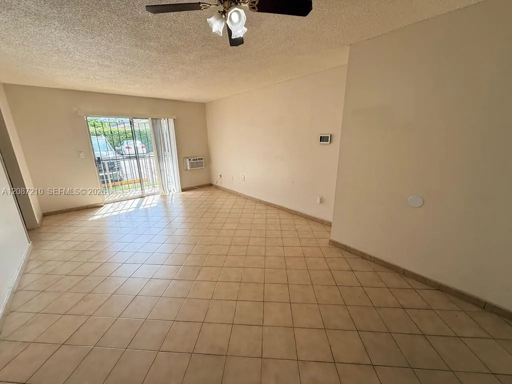 En Renta 4713 NW 7th Street 108-1, Miami, FL 33126, Miami, FL 33126