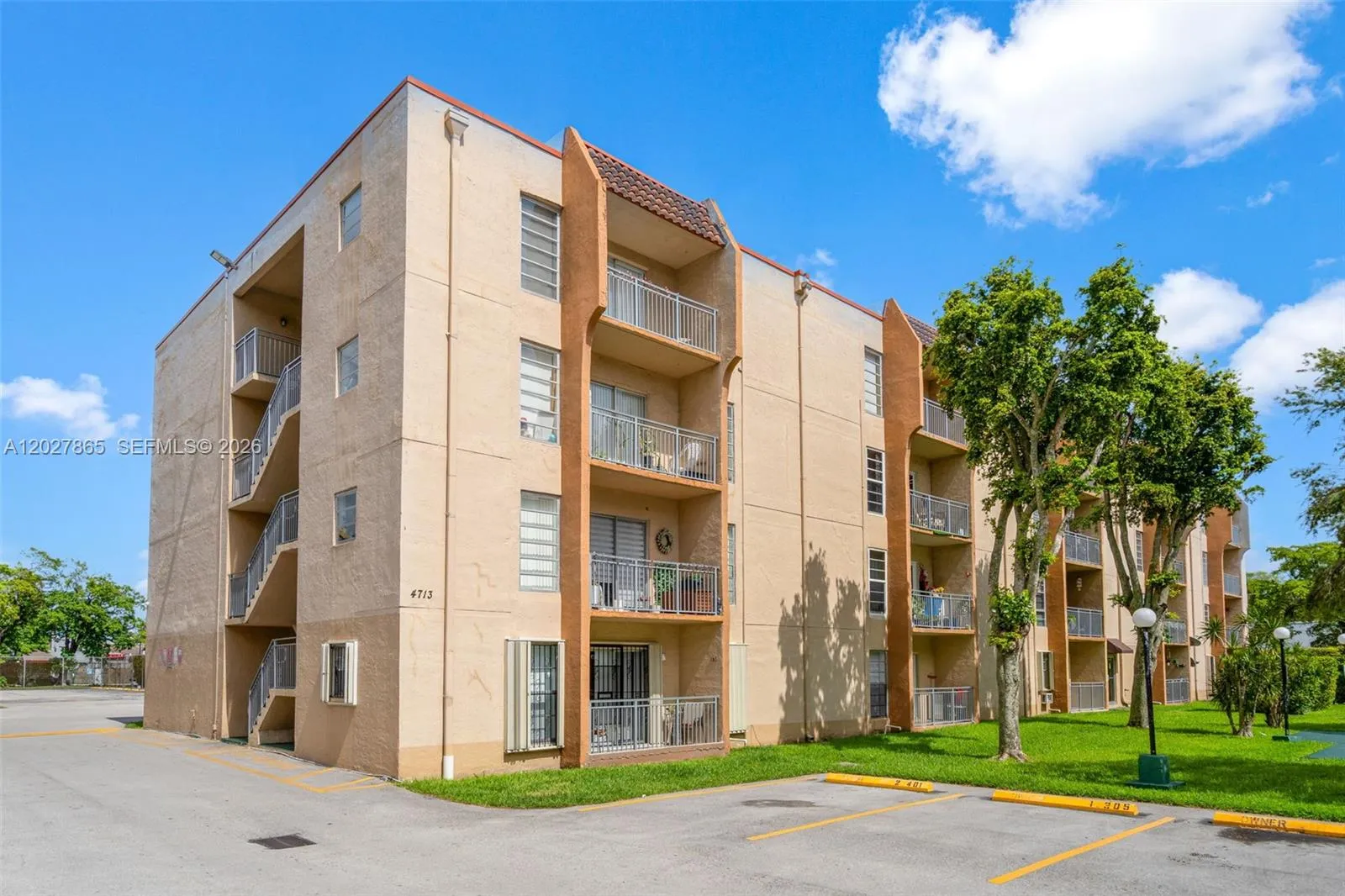 Vendido 4713 NW 7th Street 4041, Miami, FL 33126, Miami, FL 33126