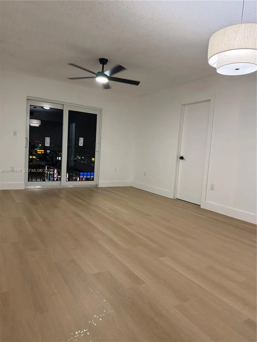 Foto de propiedad en 4713 NW 7th Street 409-1, Miami, FL 33126 Miami con MLS# 