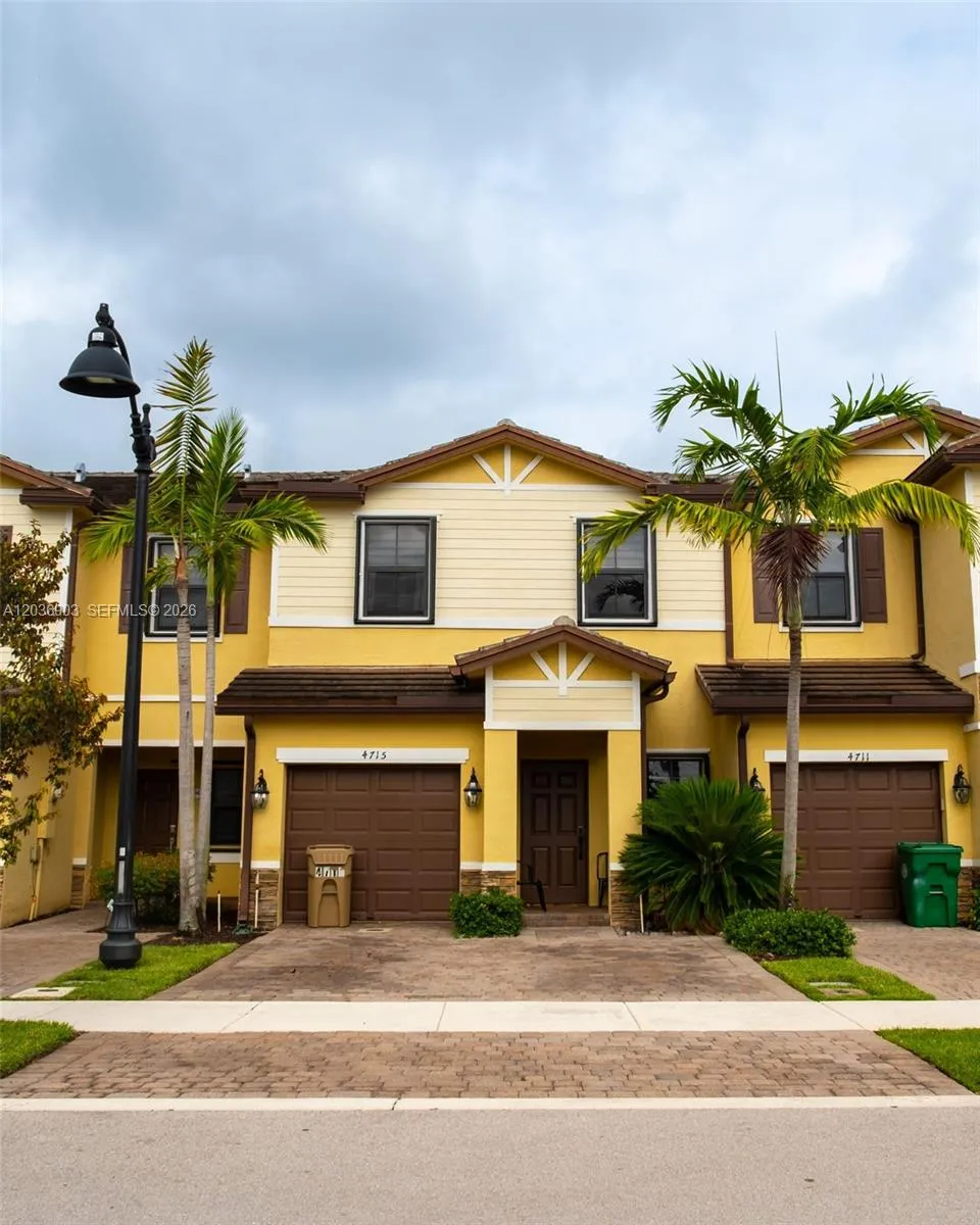 Foto de propiedad en 4715 Caspian Way, Davie, FL 33314 Davie con MLS# 