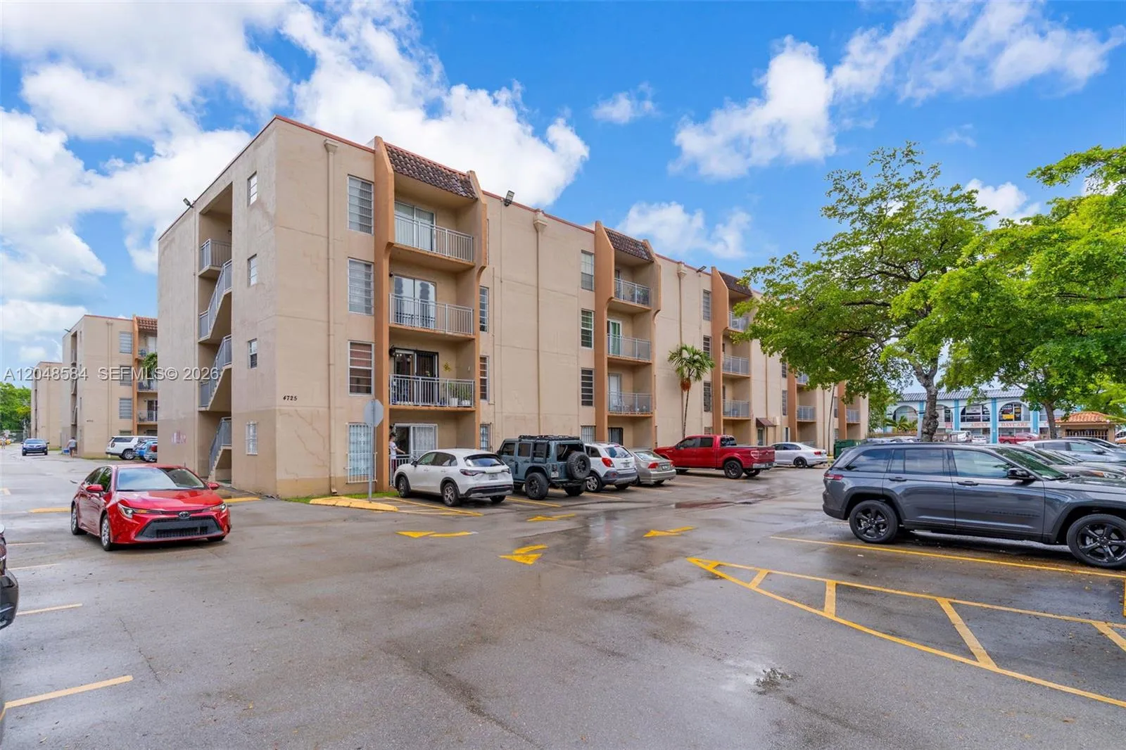 Foto de propiedad en 4715 NW 7th Street 306-2, Miami, FL 33126 Miami con MLS# 