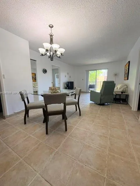 Foto de propiedad en 4717 NW 7th Street 306-10, Miami, FL 33126 Miami con MLS# 