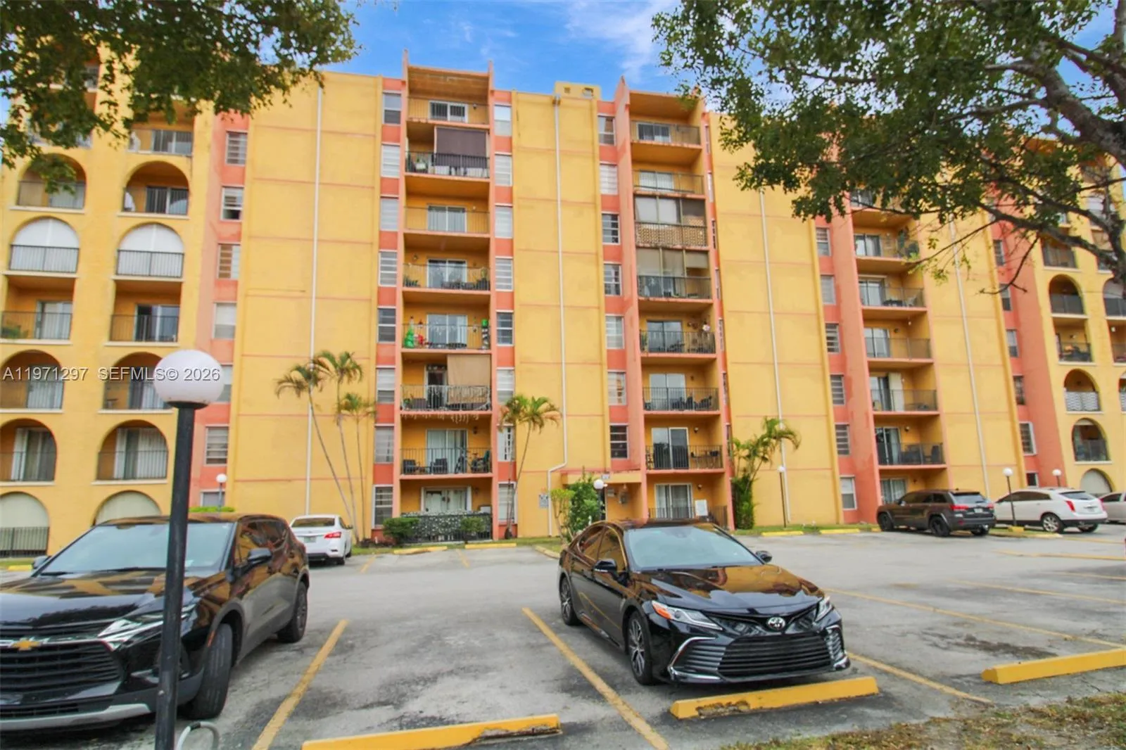 Foto de propiedad en 4717 NW 7th Street 604-10, Miami, FL 33126 Miami con MLS# 