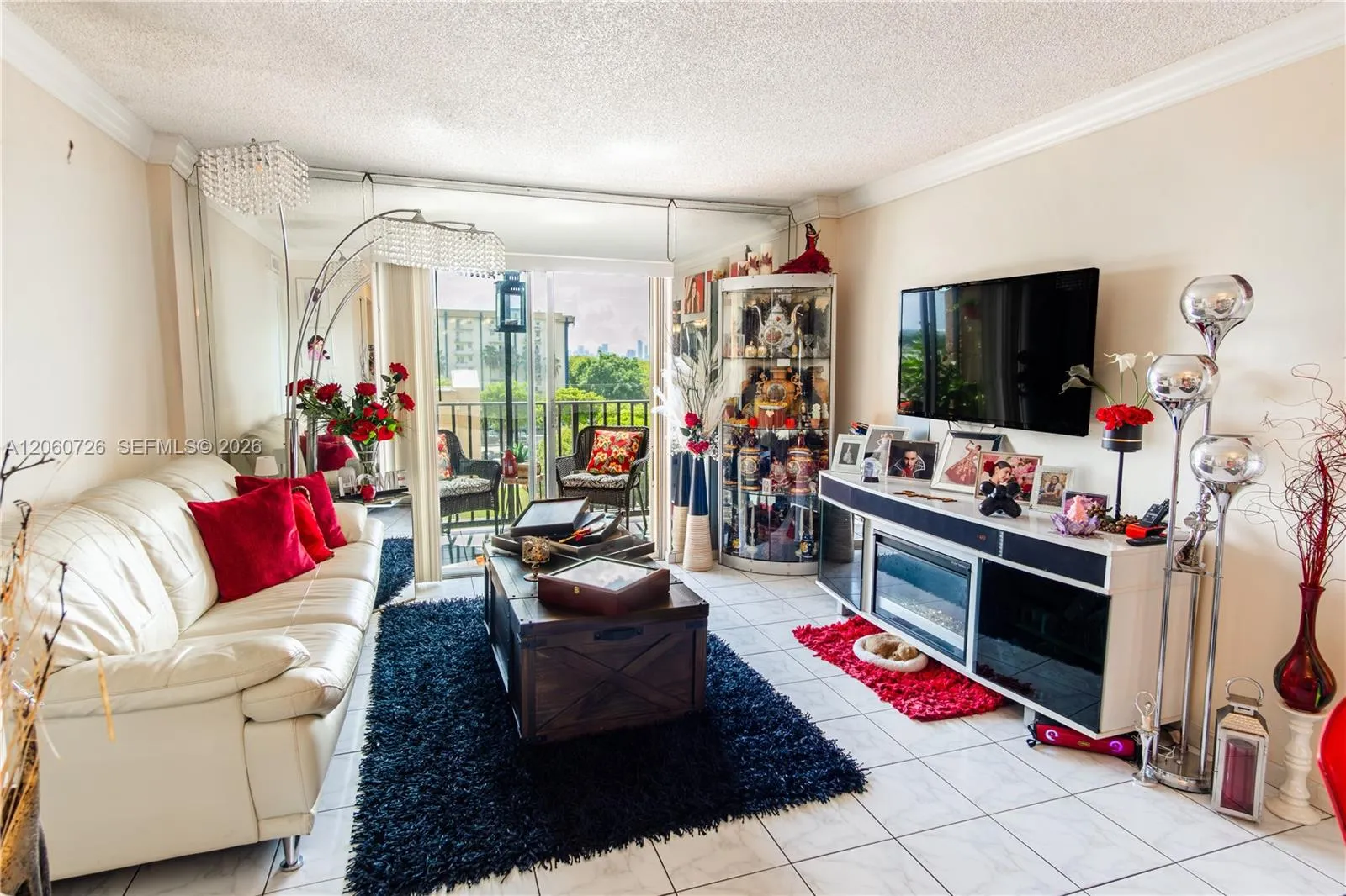 Foto de propiedad en 4717 NW 7th Street 609-10, Miami, FL 33126 Miami con MLS# 