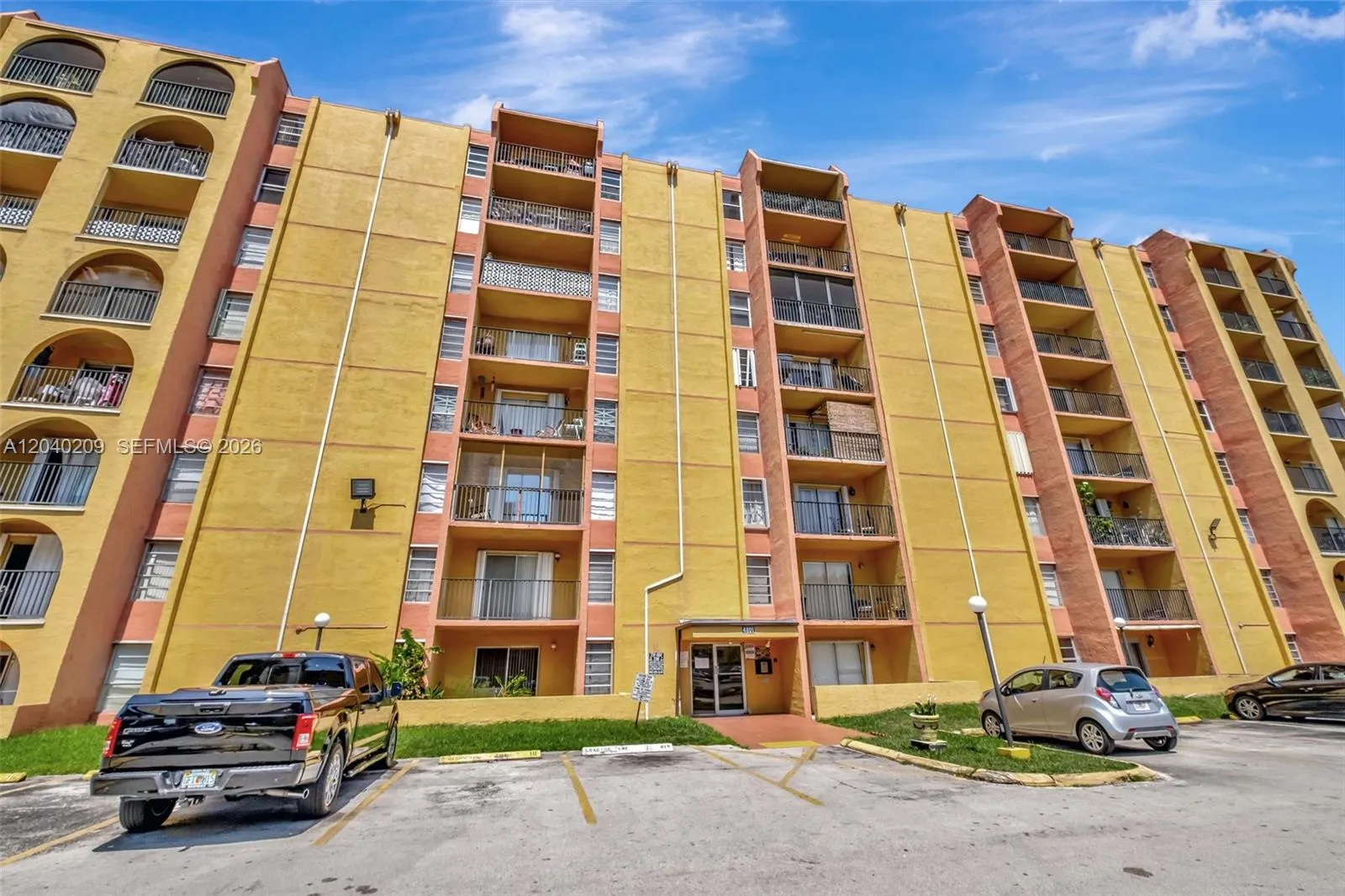 Foto de propiedad en 4717 NW 7th Street 803-10, Miami, FL 33126 Miami con MLS# 