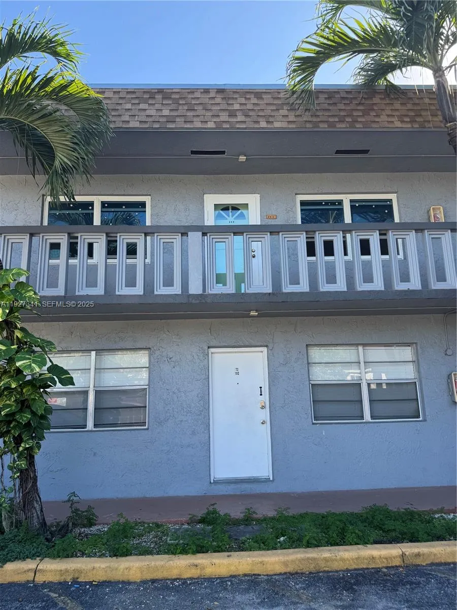 Foto de propiedad en 4717 SW 33rd Avenue 202, Dania Beach, FL 33312 Dania Beach con MLS# 