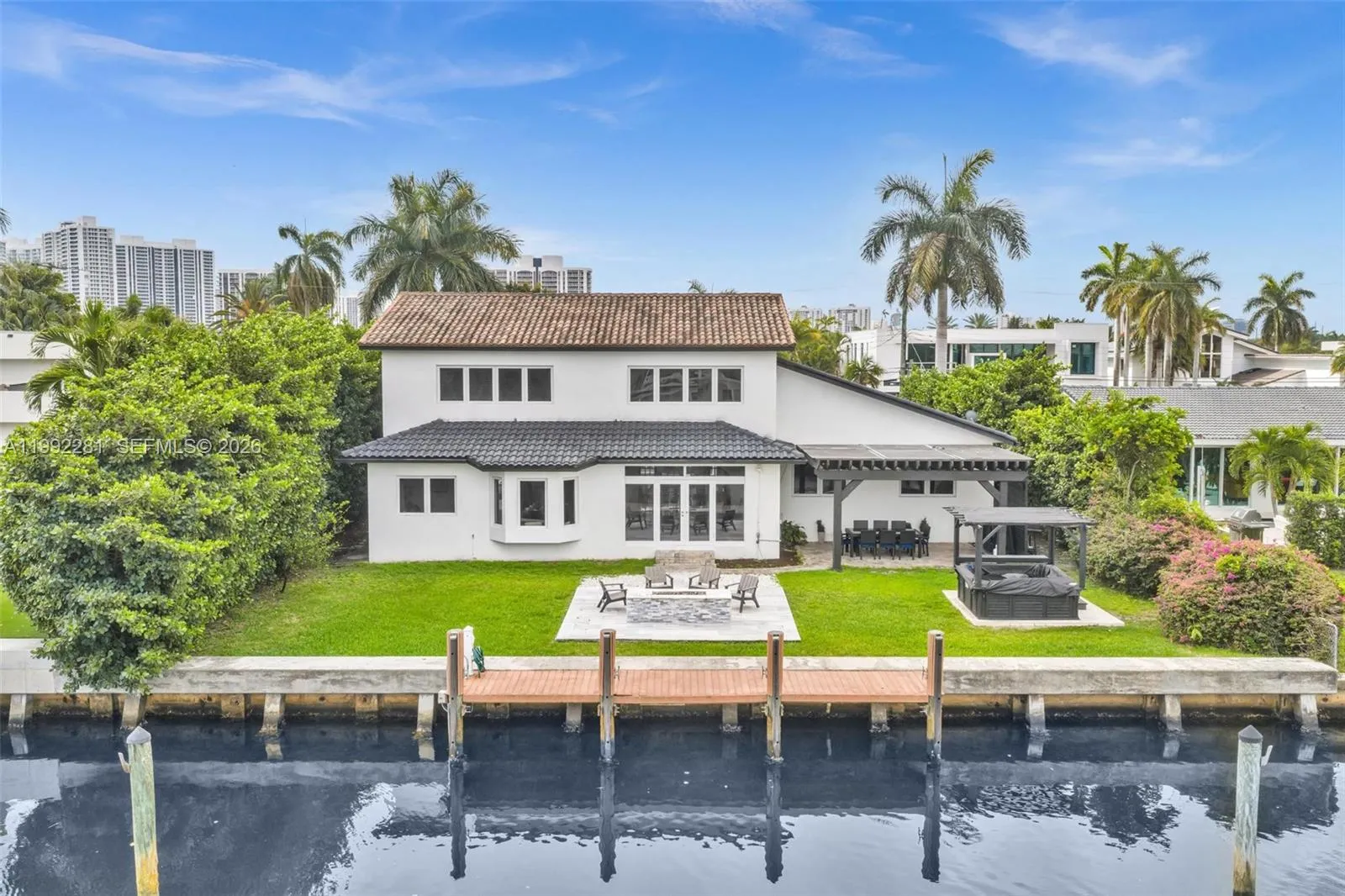 En Venta 472 Sunset Drive, Hallandale Beach, FL 33009, Hallandale Beach, FL 33009