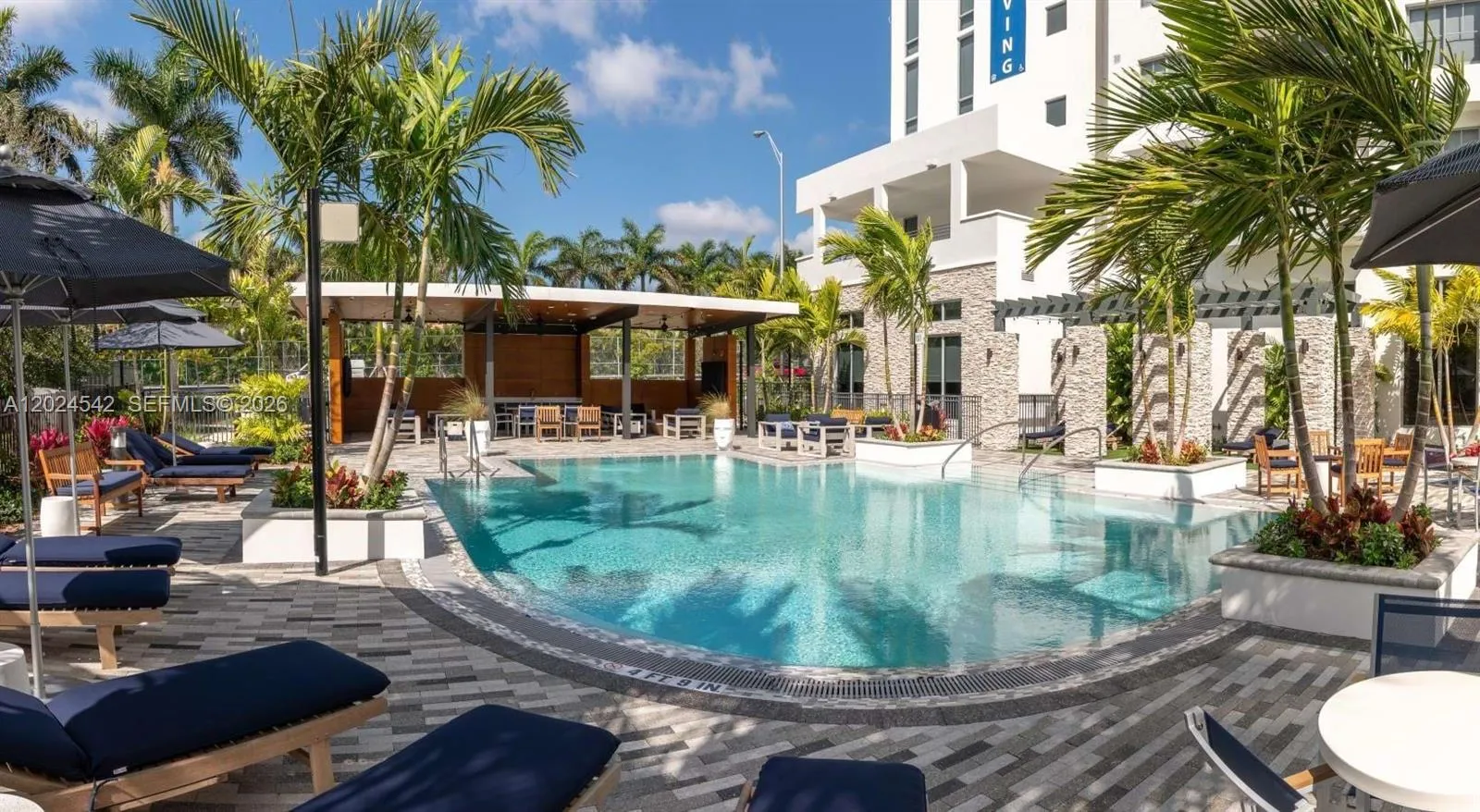 Foto de propiedad en 4720 NW 85th Avenue Harmony, Doral, FL 33166 Doral con MLS# 