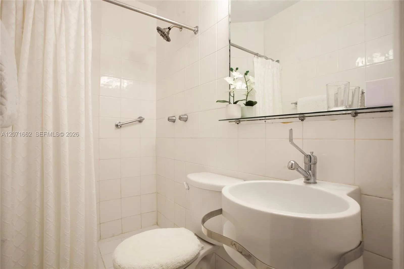Foto de propiedad en 4720 Pine Tree Drive 1, Miami Beach, FL 33140 Miami Beach con MLS# 