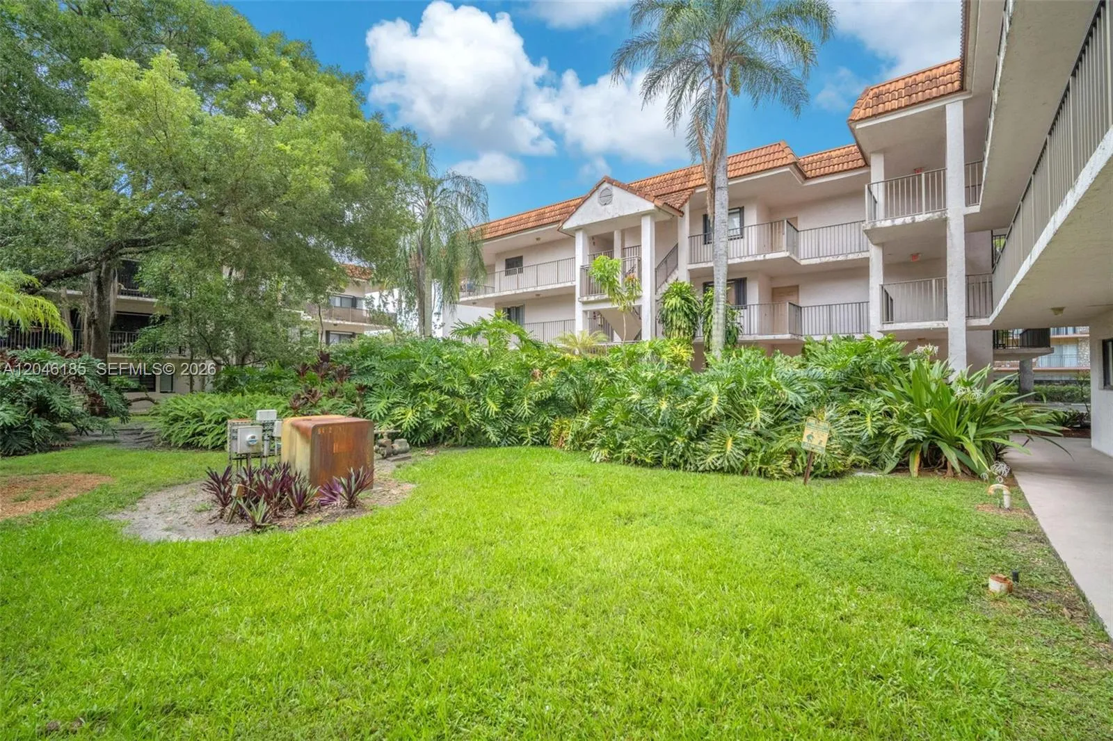Foto de propiedad en 4720 SW 62nd Way 103, Davie, FL 33314 Davie con MLS# 
