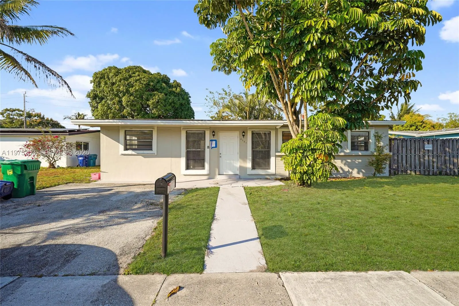 Foto de propiedad en 4721 NW 12th Street, Lauderhill, FL 33313 Lauderhill con MLS# 