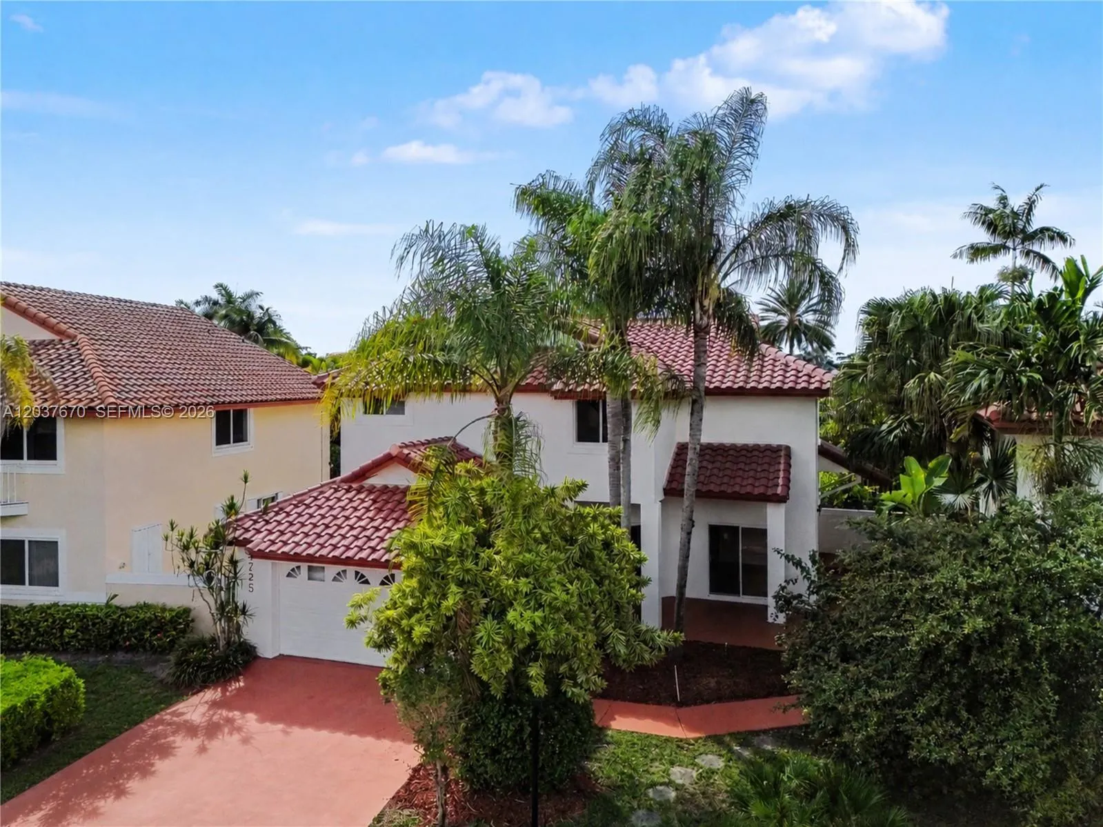 Foto de propiedad en 4725 NW 104th Avenue, Doral, FL 33178 Doral con MLS# 