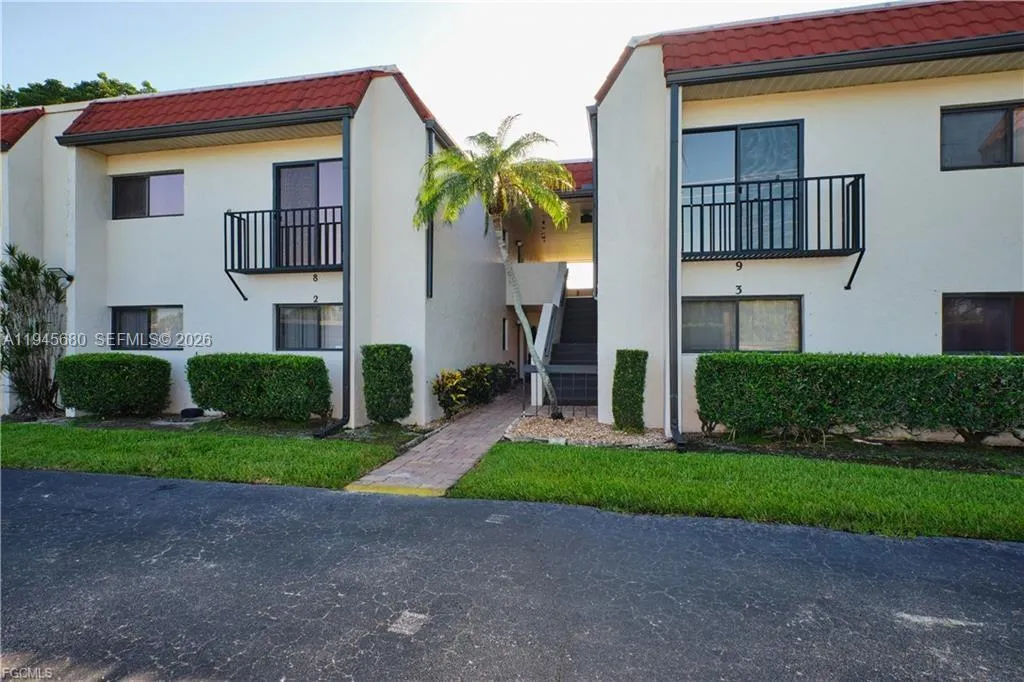 Foto de propiedad en 4728 Orange Grove Boulevard #3, Fort Myers, FL 33903 Fort Myers con MLS# 