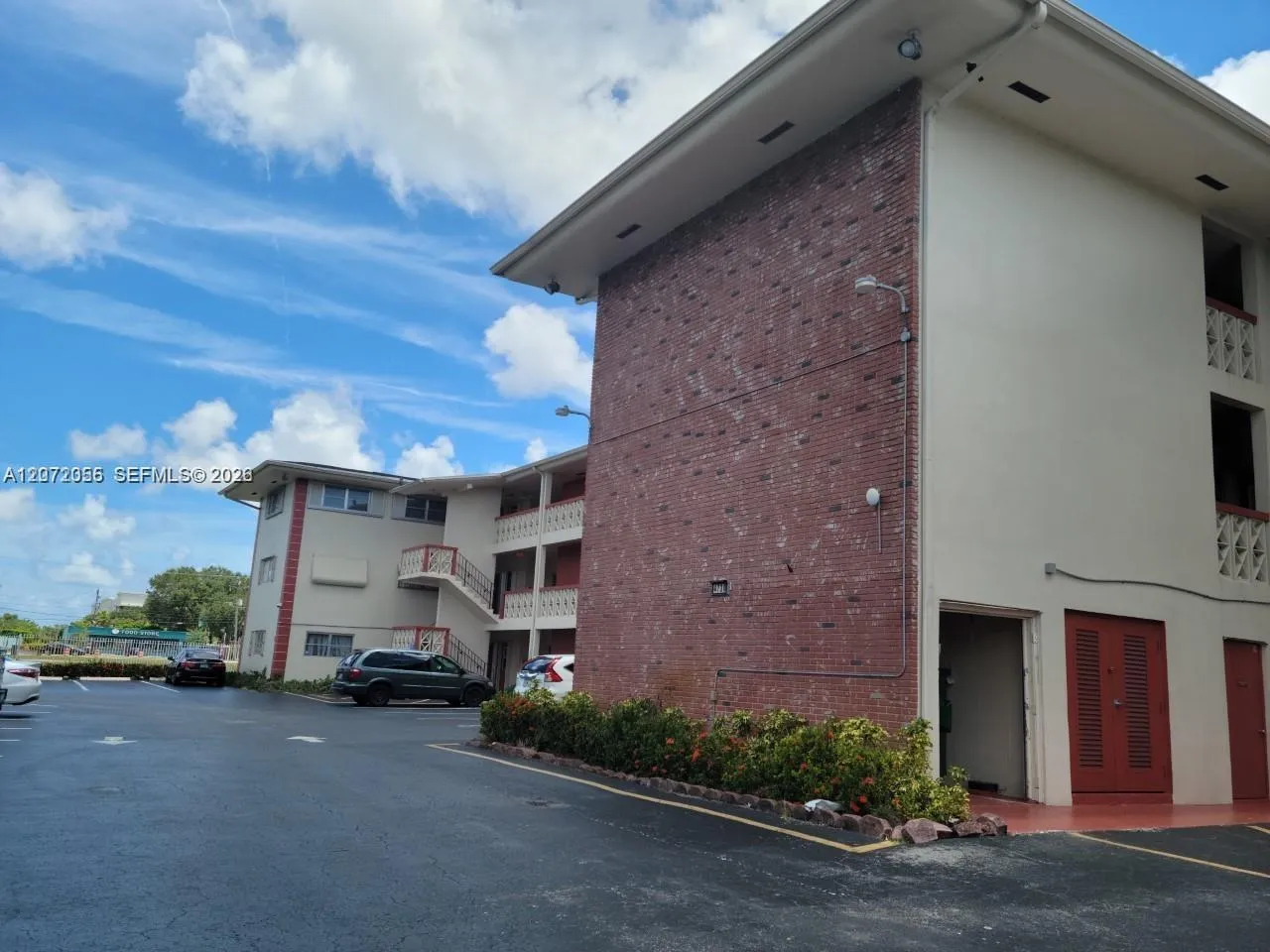 Foto de propiedad en 4730 NW 10th Court 302, Plantation, FL 33313 Plantation con MLS# 