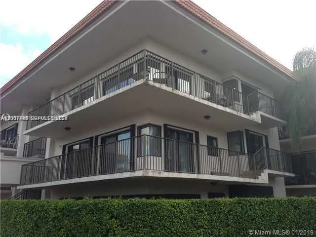 Foto de propiedad en 4730 SW 62nd Way 202, Davie, FL 33314 Davie con MLS# 