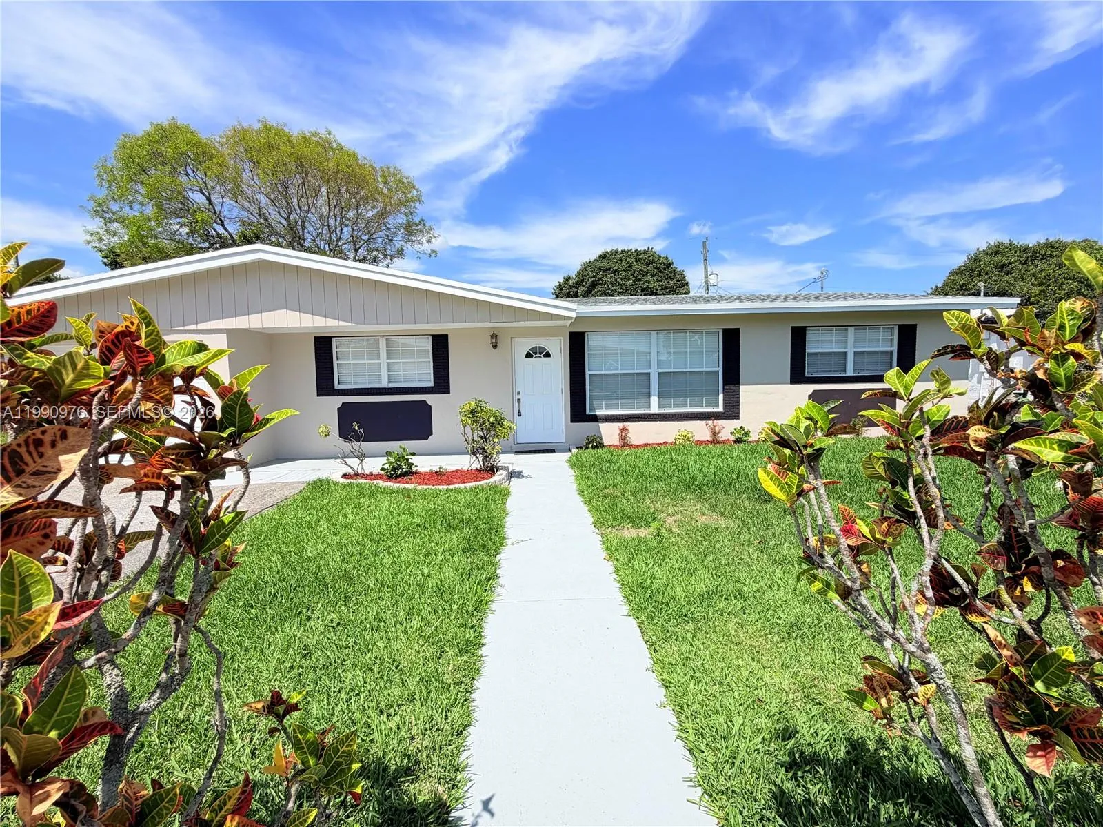 Foto de propiedad en 4731 NW 11th Street, Lauderhill, FL 33313 Lauderhill con MLS# 
