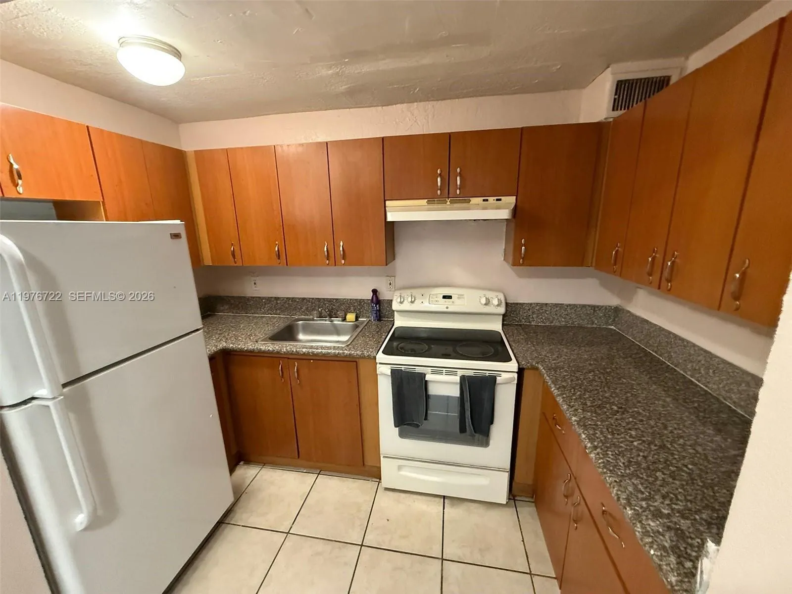 Foto de propiedad en 4732 SW 33rd Avenue 103, Dania Beach, FL 33312 Dania Beach con MLS# 