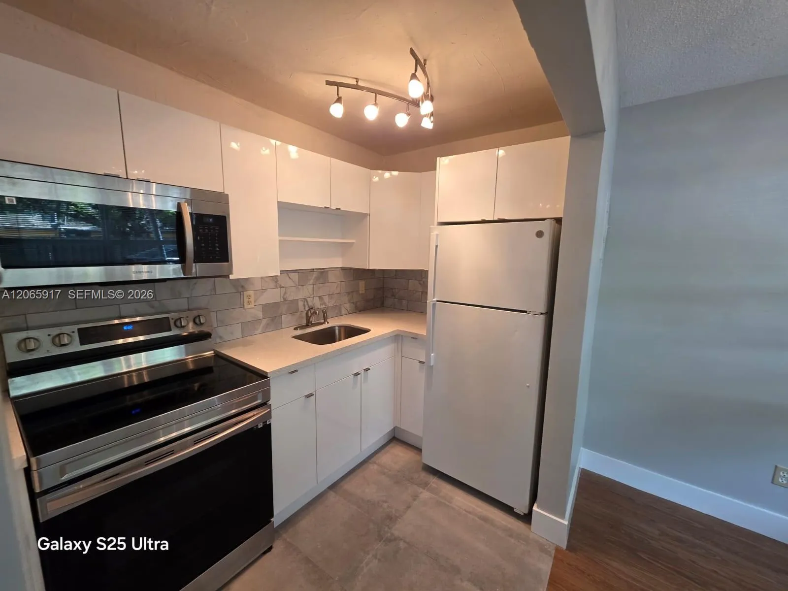 Foto de propiedad en 4732 SW 33rd Avenue 104, Dania Beach, FL 33312 Dania Beach con MLS# 