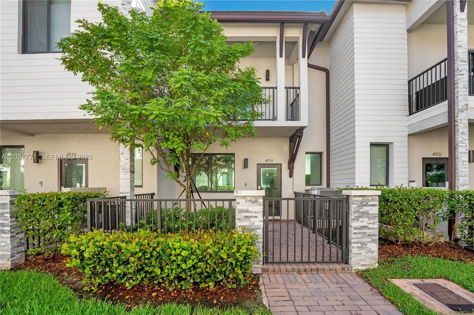 Foto de propiedad en 4733 NW 83rd Parkway, Doral, FL 33166 Doral con MLS# 