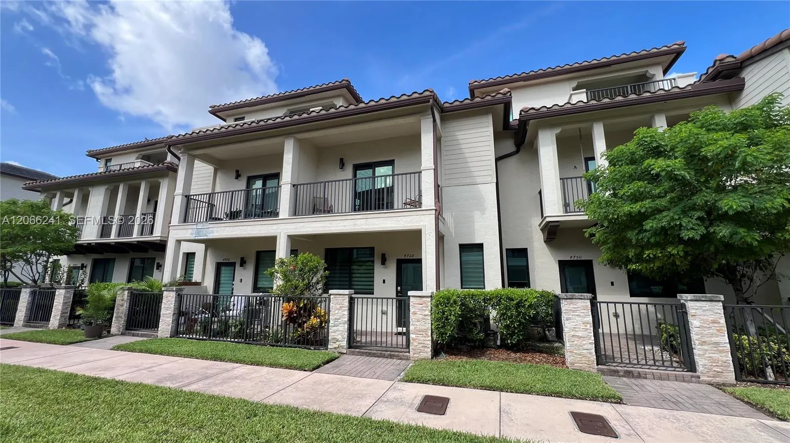 Foto de propiedad en 4738 NW 83rd Path 4738, Doral, FL 33166 Doral con MLS# 