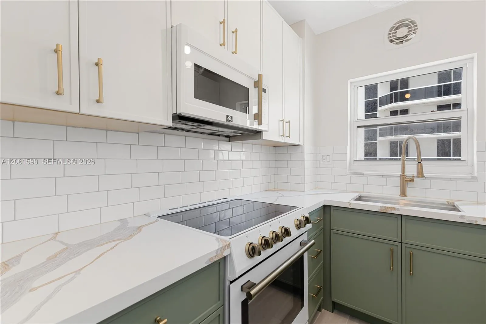 Foto de propiedad en 4747 Collins Avenue 709, Miami Beach, FL 33140 Miami Beach con MLS# 