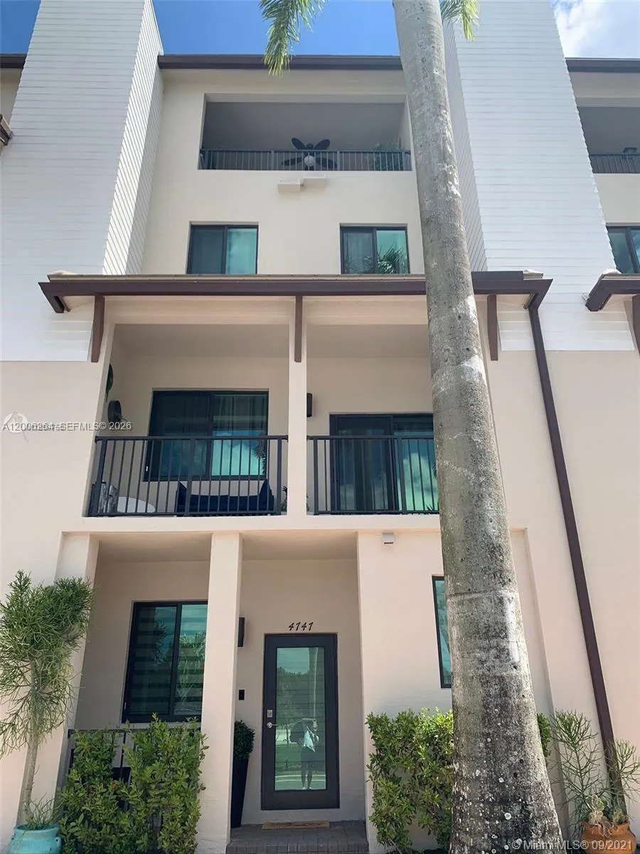 Foto de propiedad en 4747 NW 85th Avenue, Doral, FL 33166 Doral con MLS# 