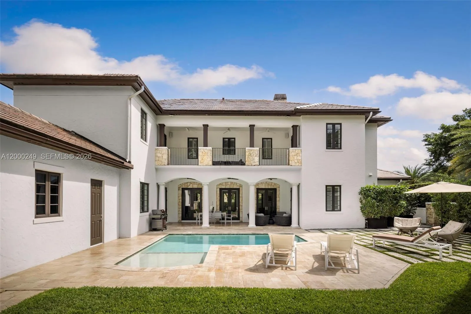 Foto de propiedad en 475 Amalfi Avenue, Coral Gables, FL 33146 Coral Gables con MLS# 