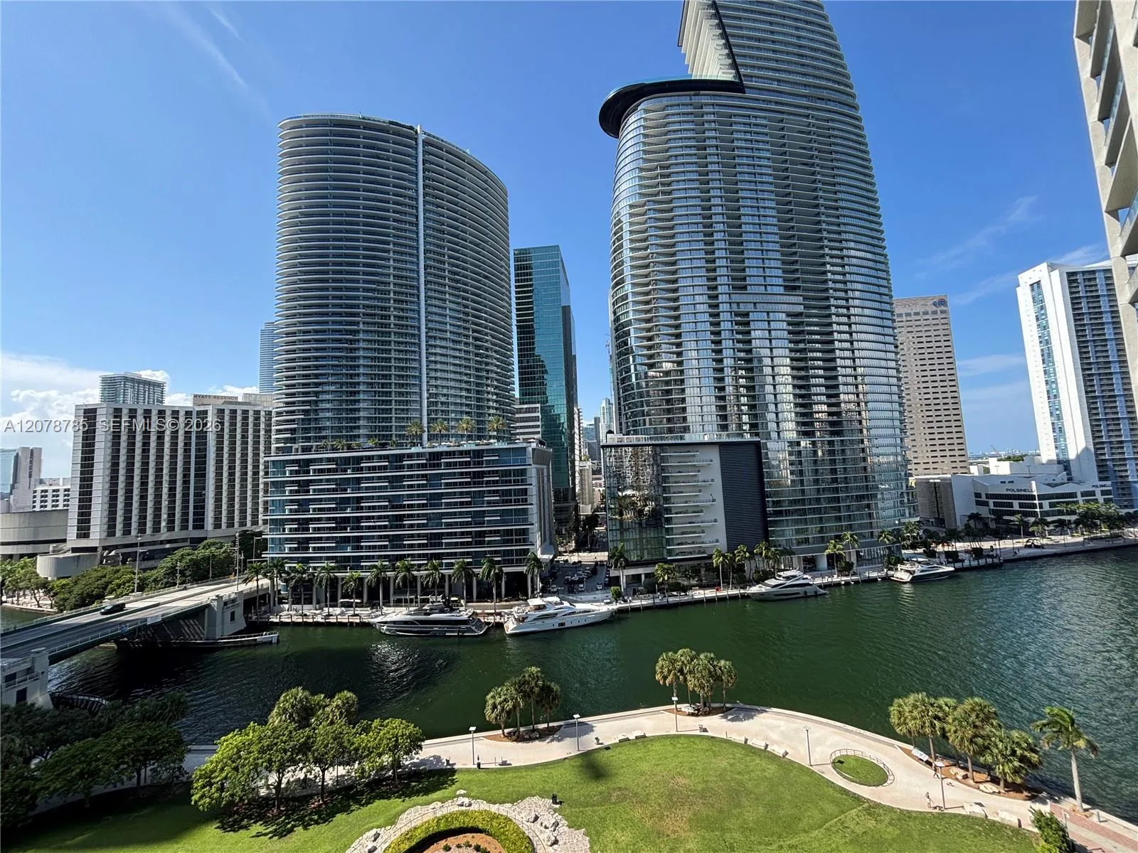 Foto de propiedad en 475 Brickell Avenue 1410, Miami, FL 33131 Miami con MLS# 