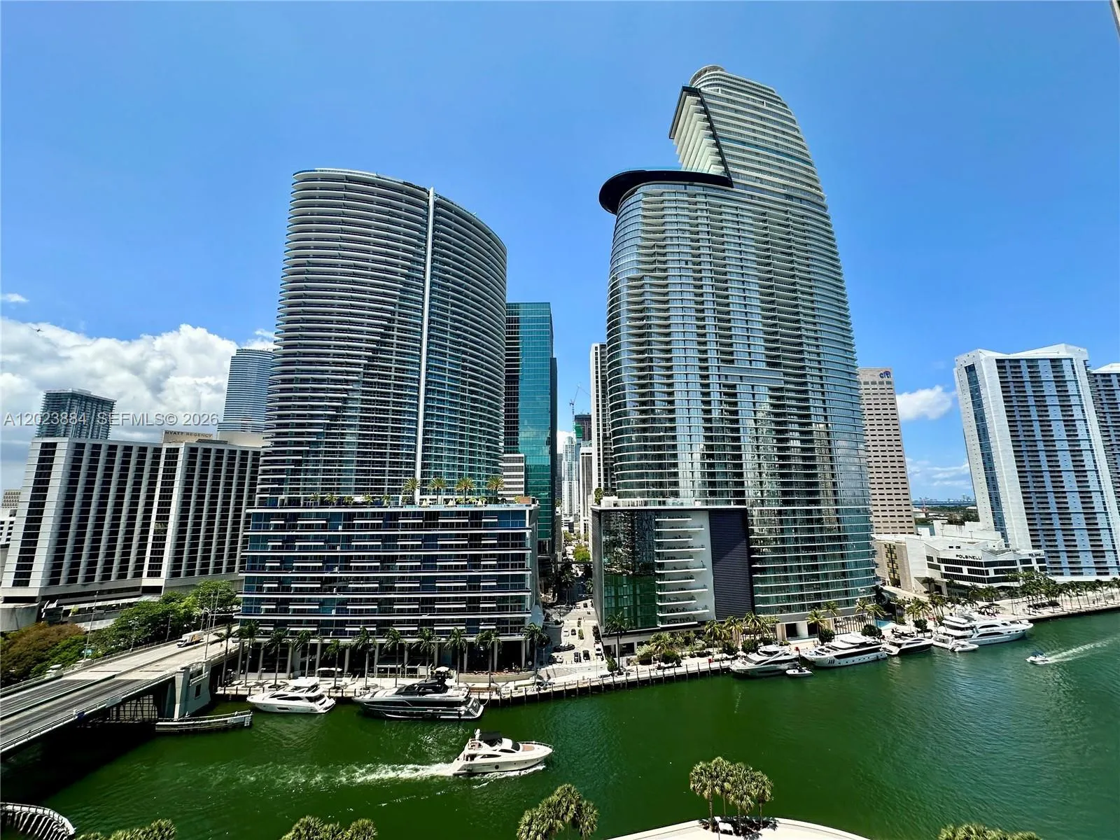 Foto de propiedad en 475 Brickell Avenue 1614, Miami, FL 33131 Miami con MLS# 