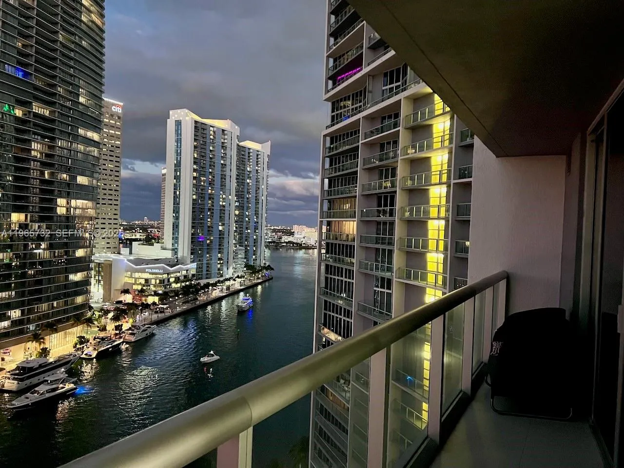 Foto de propiedad en 475 Brickell Avenue 1715, Miami, FL 33131 Miami con MLS# 