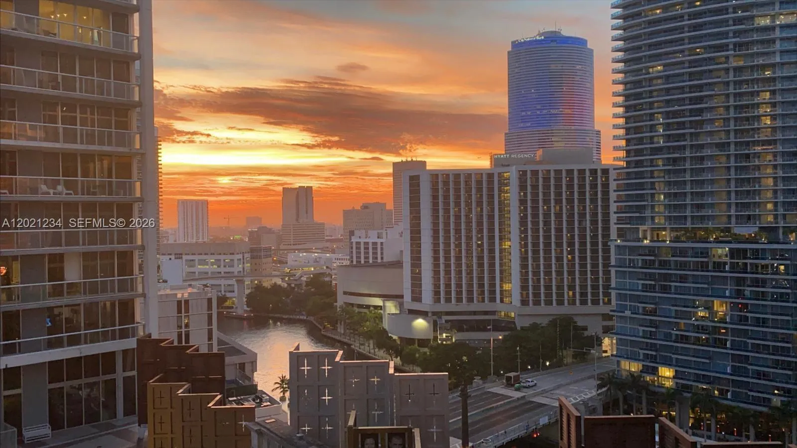 Foto de propiedad en 475 Brickell Avenue 1813, Miami, FL 33131 Miami con MLS# 
