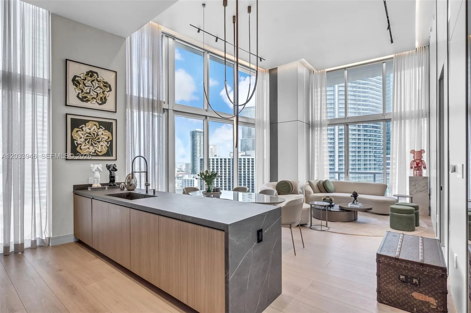 Foto de propiedad en 475 Brickell Avenue 2215, Miami, FL 33131 Miami con MLS# 