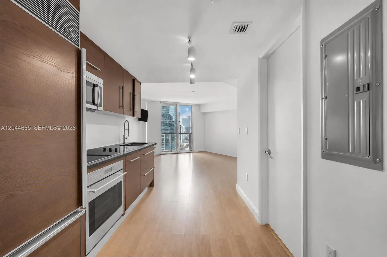 Foto de propiedad en 475 Brickell Avenue 2508, Miami, FL 33131 Miami con MLS# 