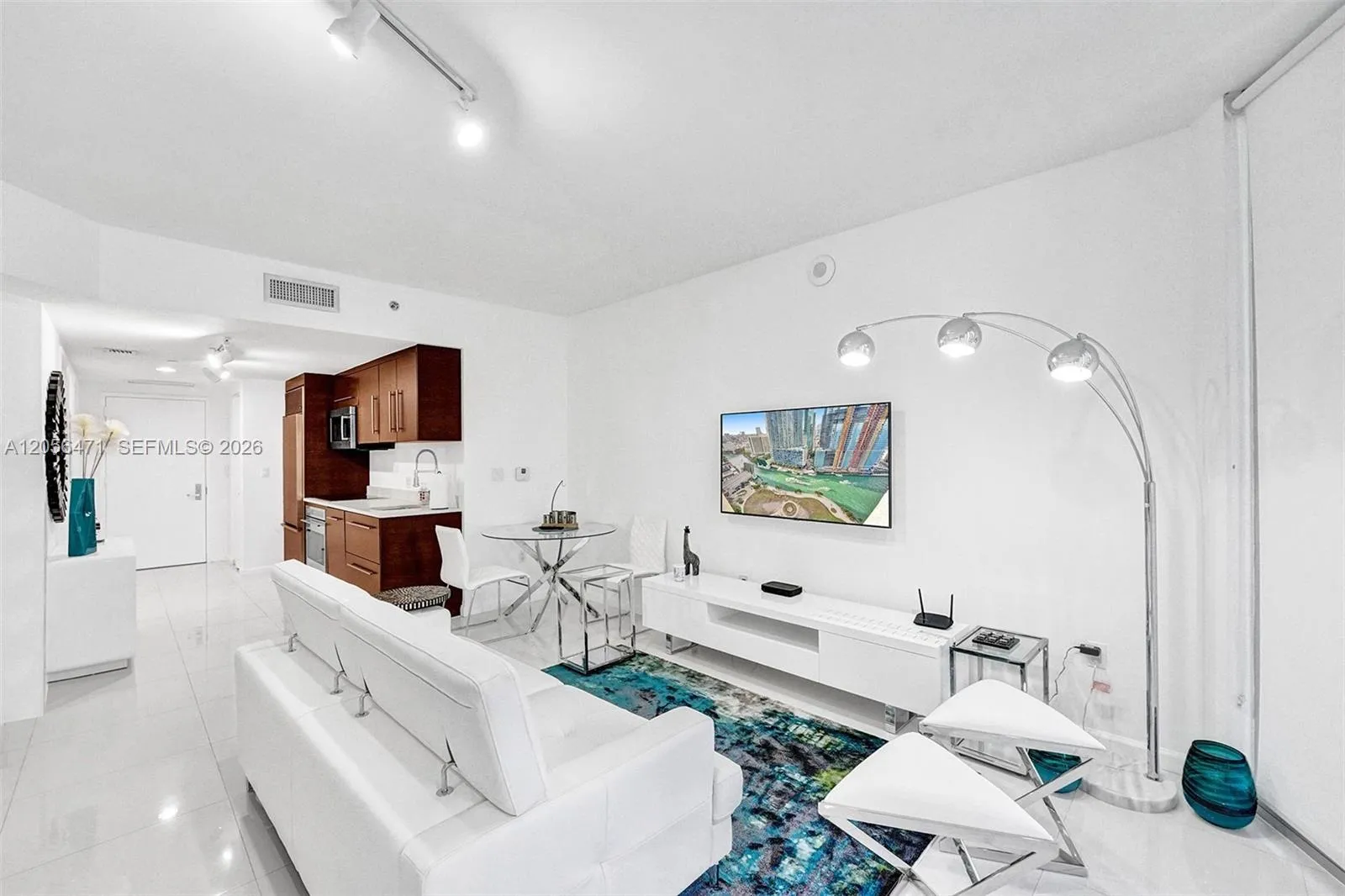 Foto de propiedad en 475 Brickell Avenue 2708, Miami, FL 33131 Miami con MLS# 